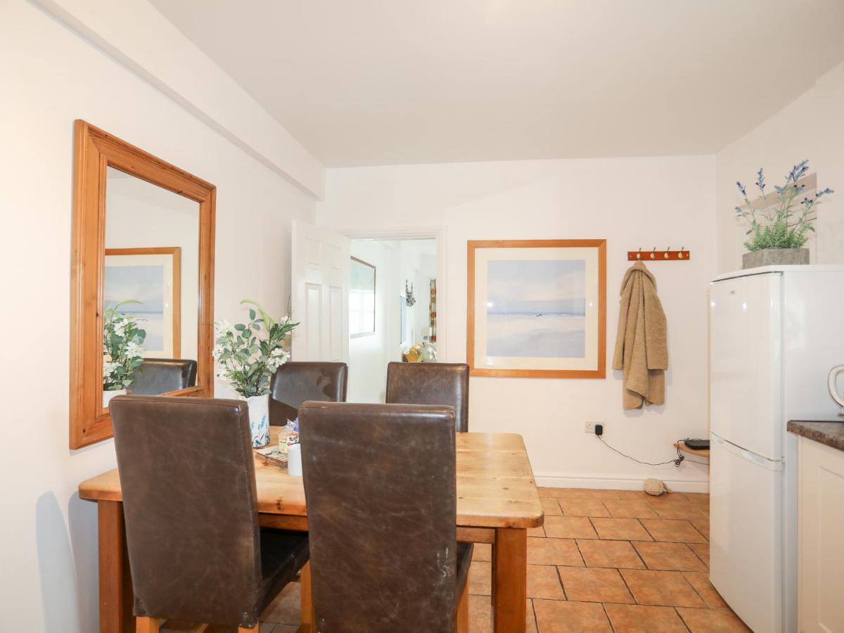2 The Coach House Apartment Pentraeth Екстериор снимка